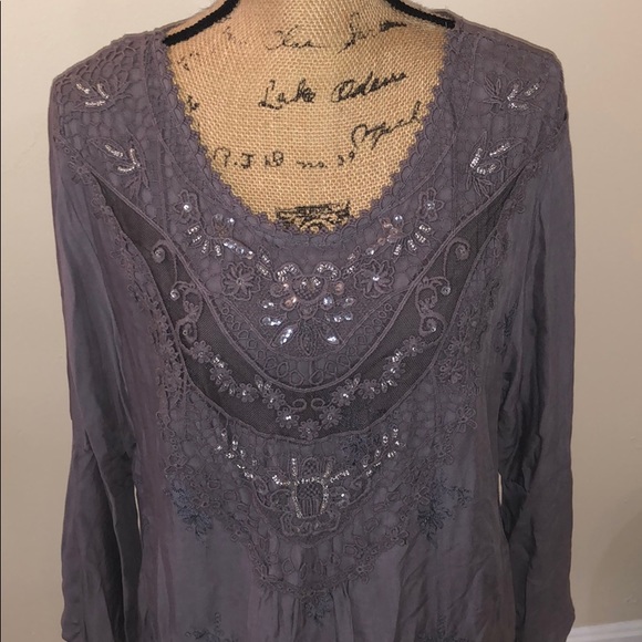 urban mangoz Tops - Urban mangoz too size medium